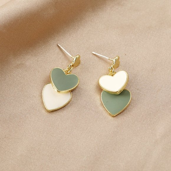 🍑Brand New Heart shaped Sage Green Cream Alluring Women Earrings - Picture 4 of 7